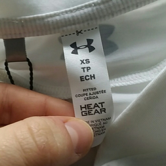 White collered zip heat gear tee. - Picture 3 of 4